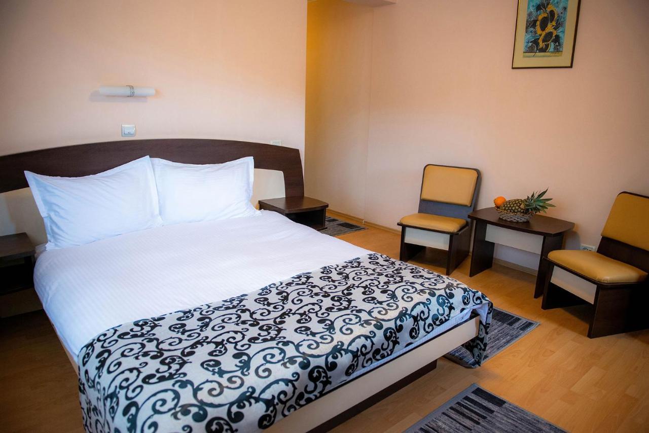 Casa Maia Hotel บุชเตนี ภายนอก รูปภาพ
